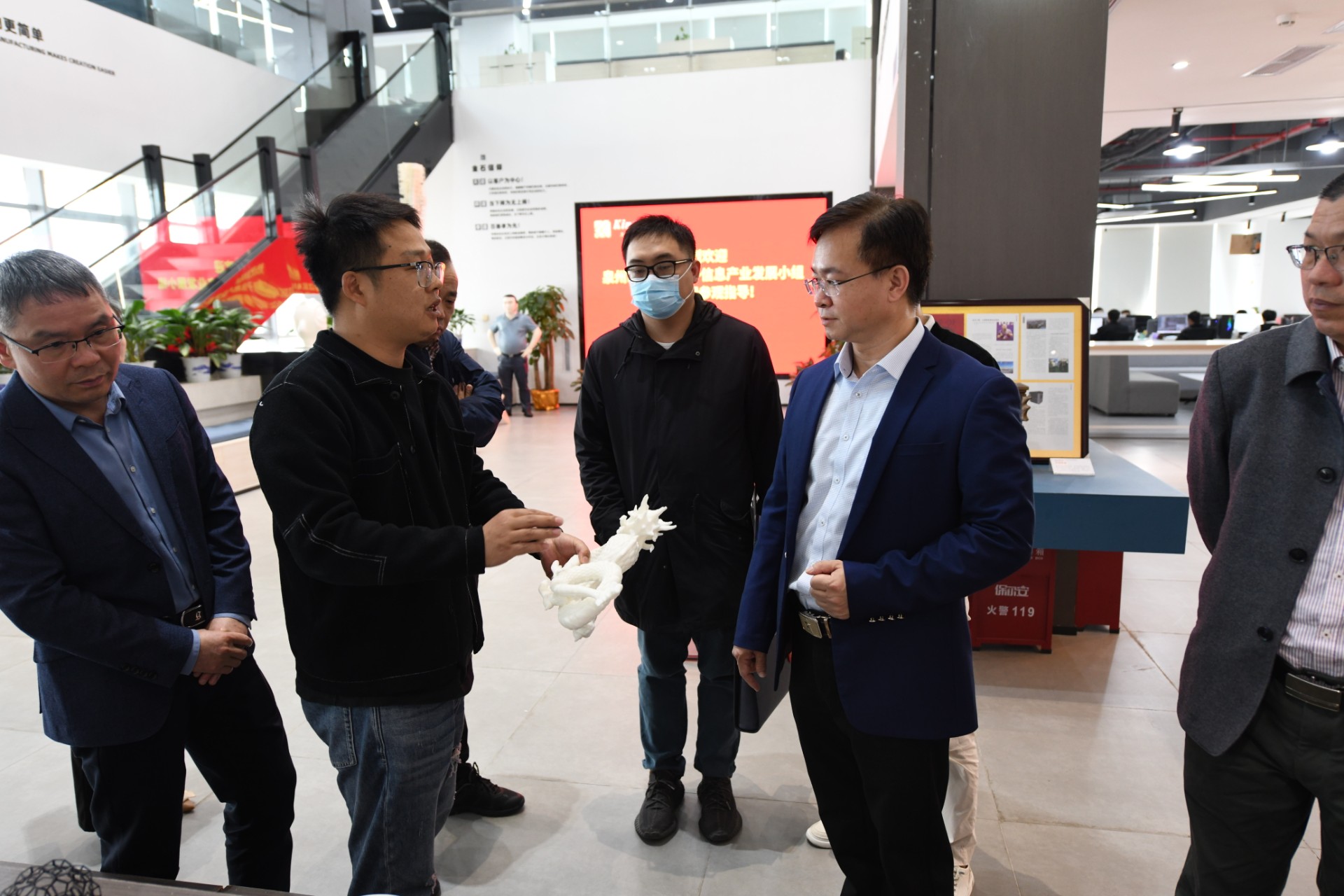 促協(xié)作，謀發(fā)展！泉州市洛江區(qū)電子信息產(chǎn)業(yè)發(fā)展小組蒞臨金石三維參觀(guān)調(diào)研